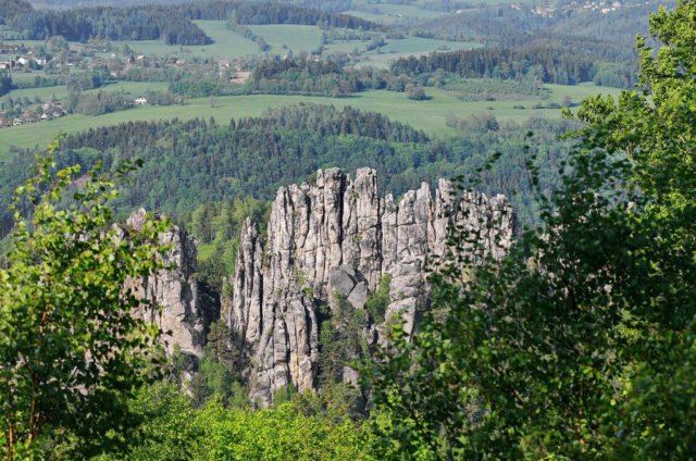 Suché skály v Českém ráji pohled na vrcholy shora